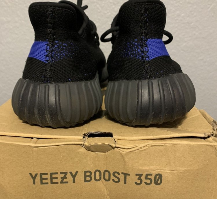 Adidas Yeezy Boost 350 V2 Dazzling Blue Size 10 5