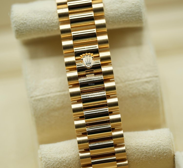 Rolex Day-date 40 2022 Yellow Gold Day-date 40 228238 Silver Roman Dial Unworn Box And Papers