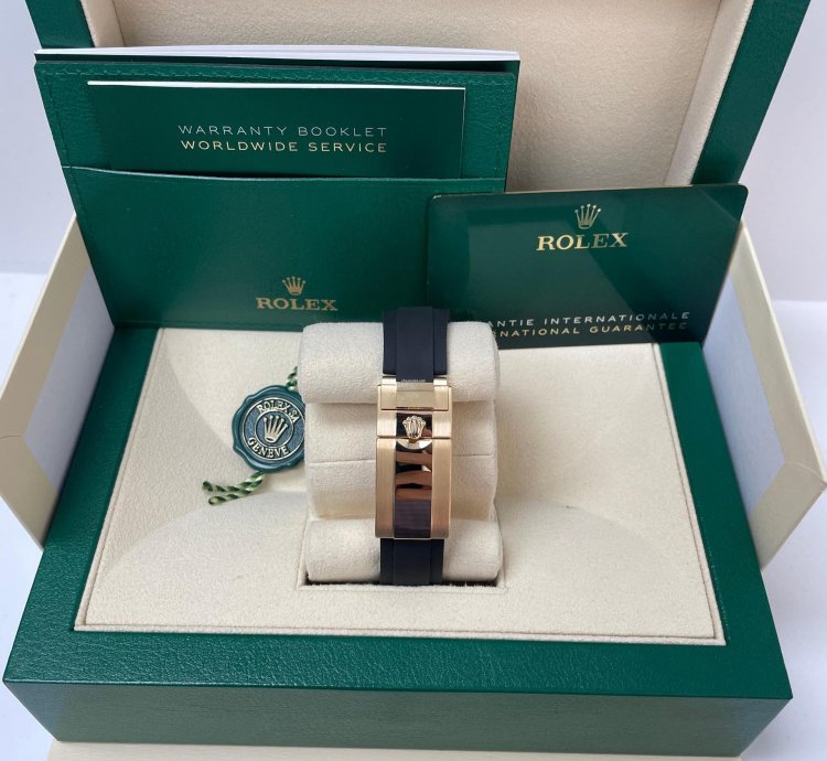 Rolex Daytona 40mm Champagne Dial With Black Subdials Black Oysterflex Strap 116518ln