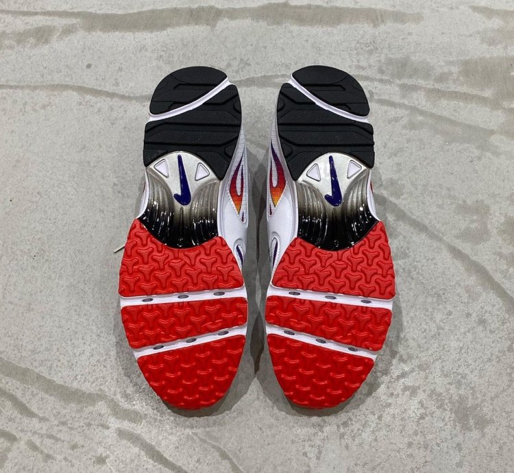 Supreme Nike Zoom Streak Spectrum Plus white