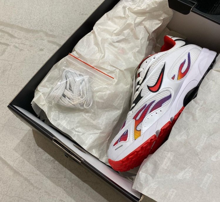 Supreme Nike Zoom Streak Spectrum Plus white