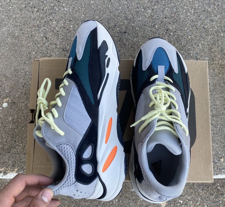Adidas Yeezy Boost 700