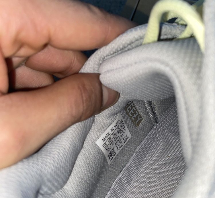 Adidas Yeezy Boost 700