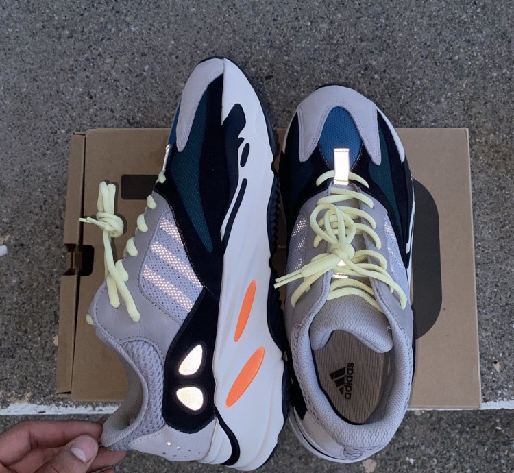 Adidas Yeezy Boost 700