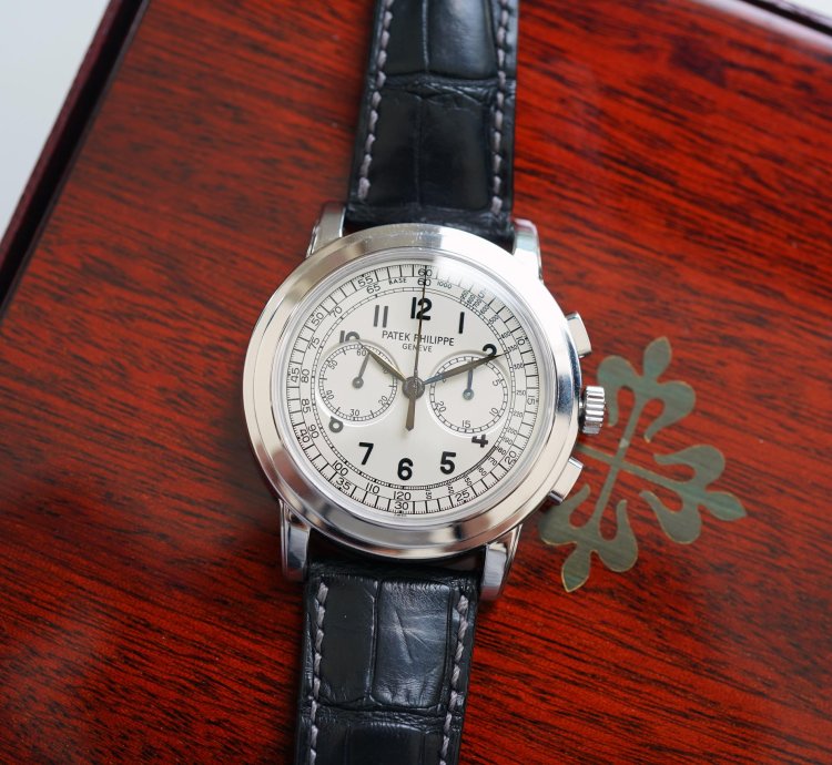 Patek Philippe Chronograph In White Gold - Discontinued - 5070g
