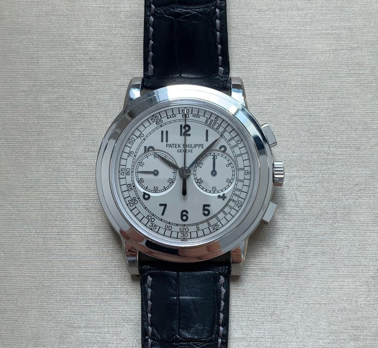 Patek Philippe Chronograph In White Gold - Discontinued - 5070g