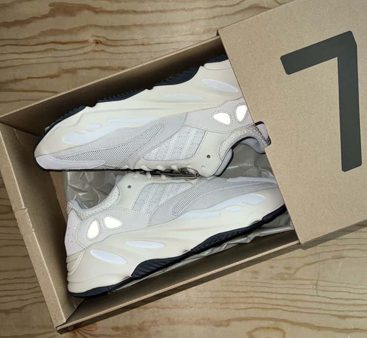 Adidas Yeezy Boost 700 Analog Size 13 New