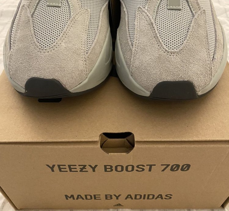 Adidas Yeezy Boost 700 Salt Brand New