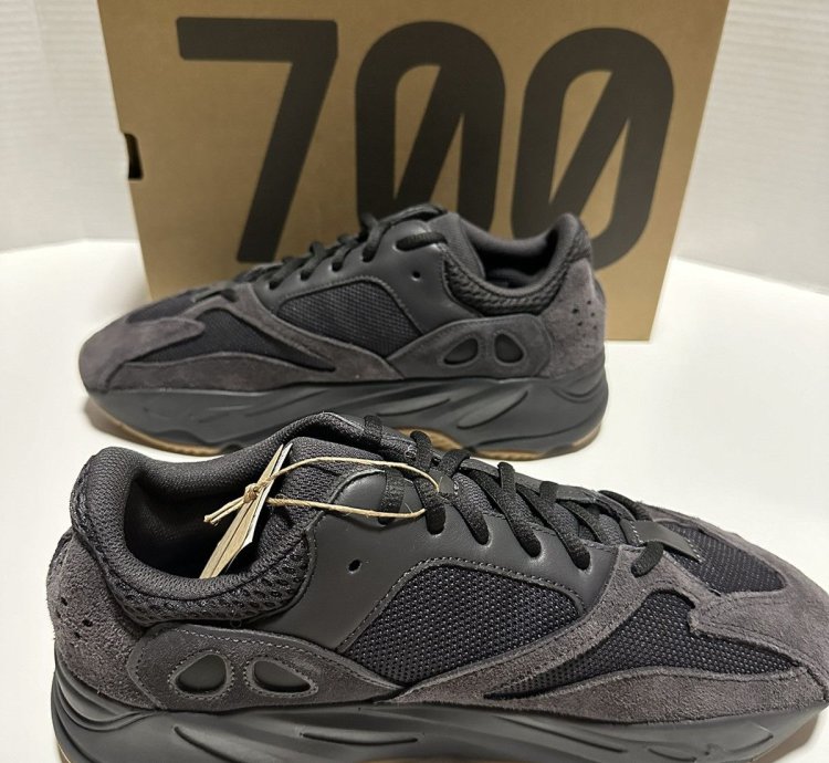 Adidas Yeezy Boost 700 Utility Black Size 10 Men New