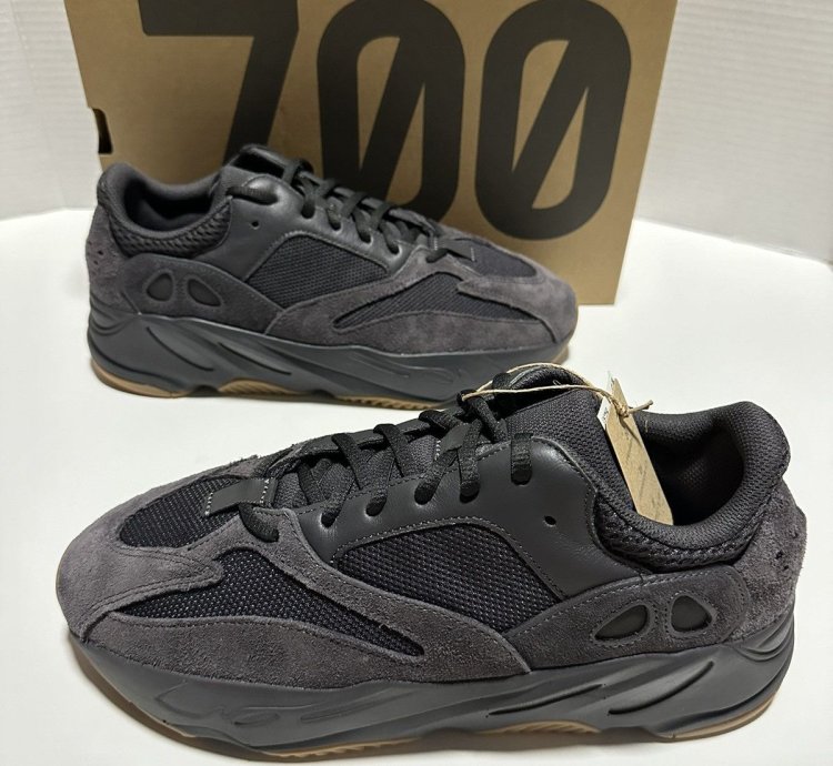 Adidas Yeezy Boost 700 Utility Black Size 10 Men New