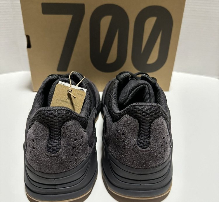 Adidas Yeezy Boost 700 Utility Black Size 10 Men New