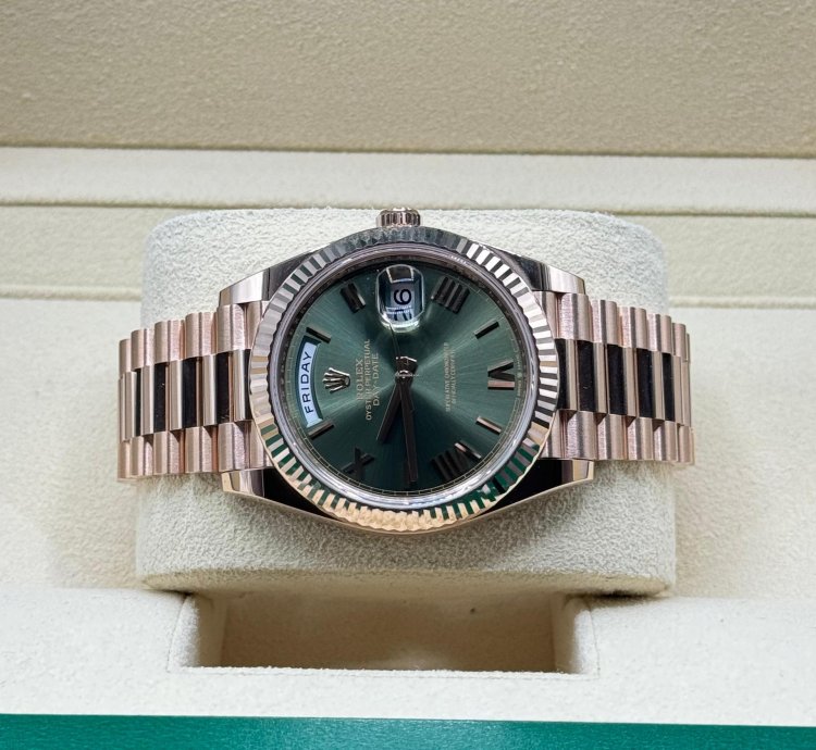 Rolex Day-date 40 2023 Rose Gold Day-date 40 Green Olive Dial Unworn Box Papers 228235