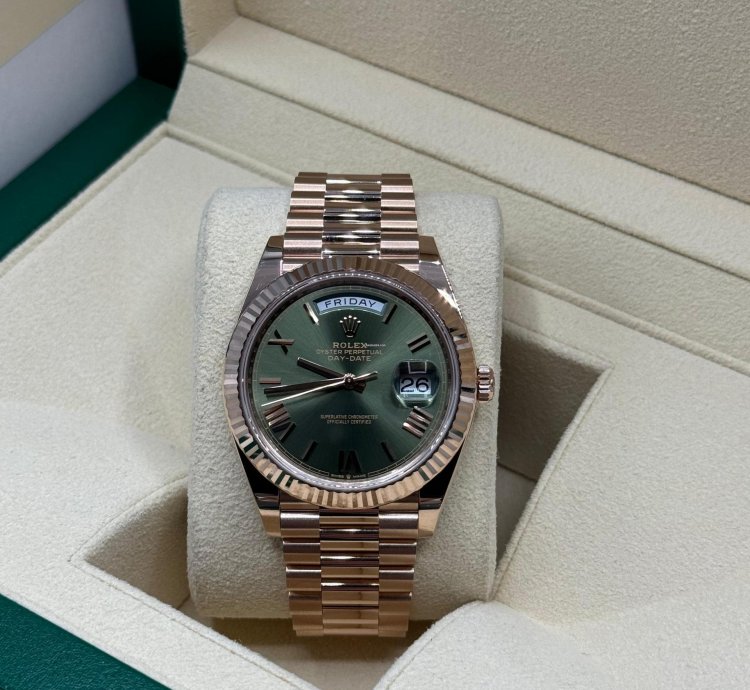 Rolex Day-date 40 2023 Rose Gold Day-date 40 Green Olive Dial Unworn Box Papers 228235