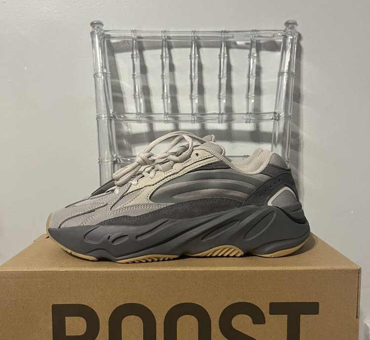 Adidas Yeezy Boost 700 V2 Tephra