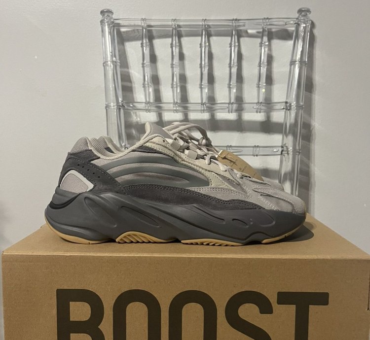 Adidas Yeezy Boost 700 V2 Tephra