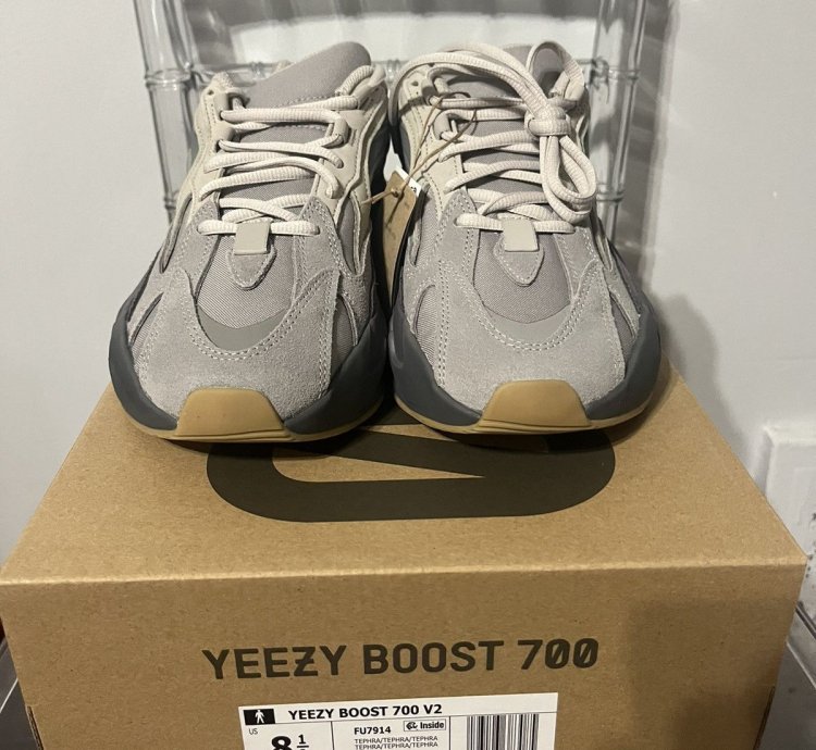 Adidas Yeezy Boost 700 V2 Tephra