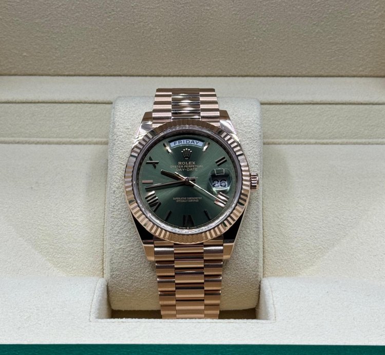 Rolex Day-date 40 2023 Rose Gold Day-date 40 Green Olive Dial Unworn Box Papers 228235