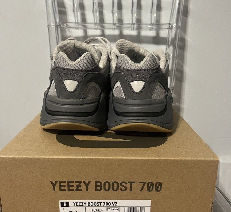 Adidas Yeezy Boost 700 V2 Tephra