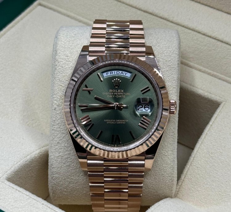 Rolex Day-date 40 2023 Rose Gold Day-date 40 Green Olive Dial Unworn Box Papers 228235