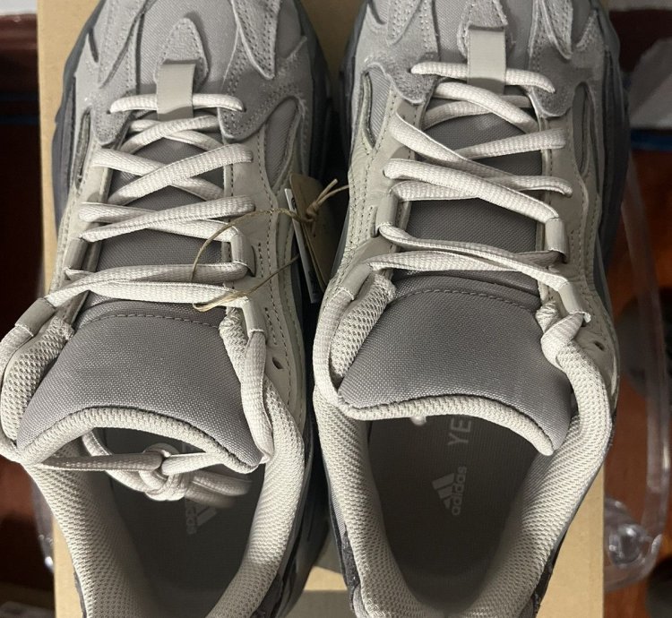 Adidas Yeezy Boost 700 V2 Tephra