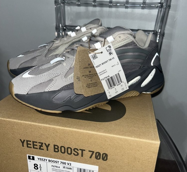 Adidas Yeezy Boost 700 V2 Tephra