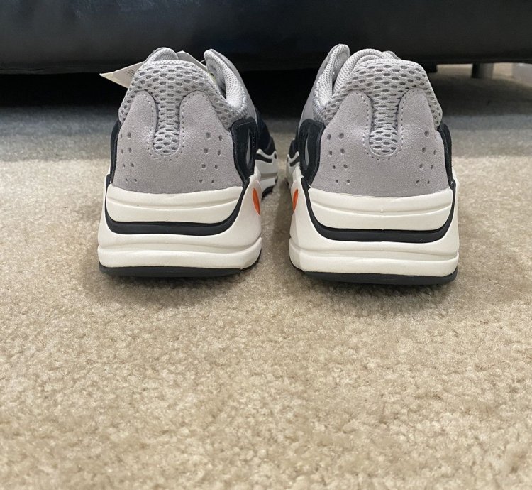 Adidas Yeezy Boost 700 Wave Runner brand New No Box- Us10