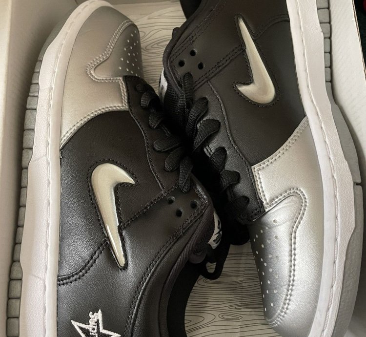 Supreme Sb Dunk Low Metallic Silver Jewel 8