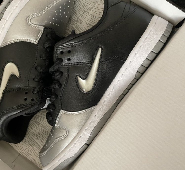 Supreme Sb Dunk Low Metallic Silver Jewel 8