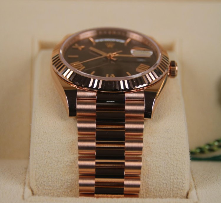 Rolex Day-date 40 2024 New Choco Roman Dial Full Set