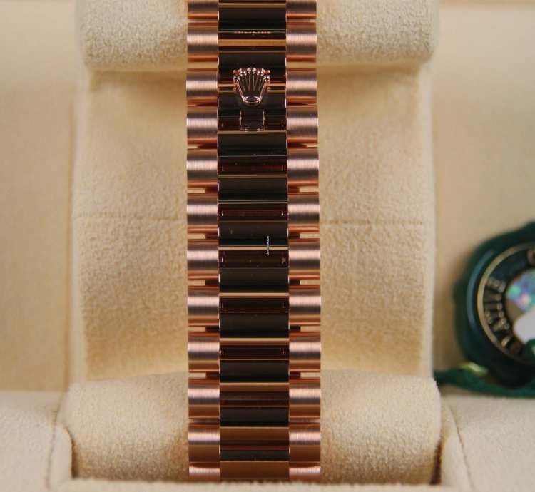 Rolex Day-date 40 2024 New Choco Roman Dial Full Set