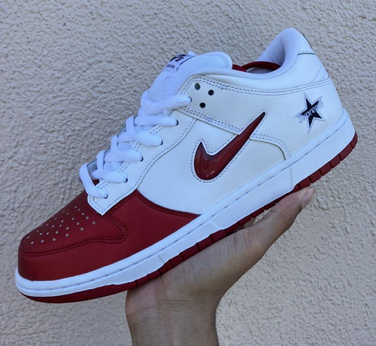 Supreme Sb Dunk Low Red White Varsity Red-white-black