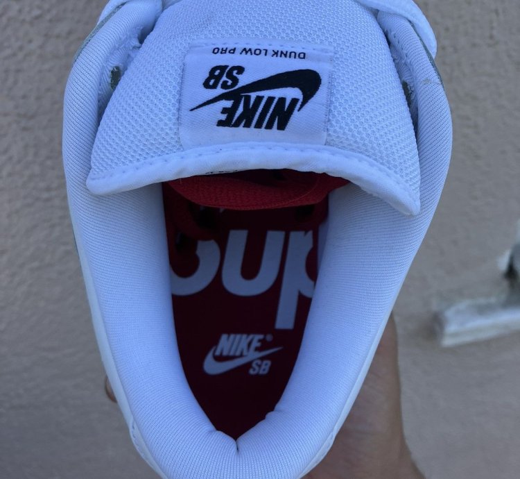 Supreme Sb Dunk Low Red White Varsity Red-white-black