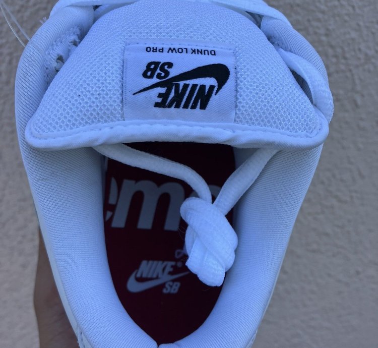 Supreme Sb Dunk Low Red White Varsity Red-white-black