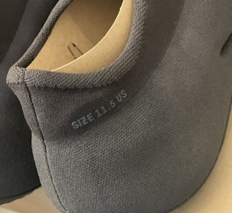 Adidas Yeezy Knit Rnr Onyx Size 11 5m