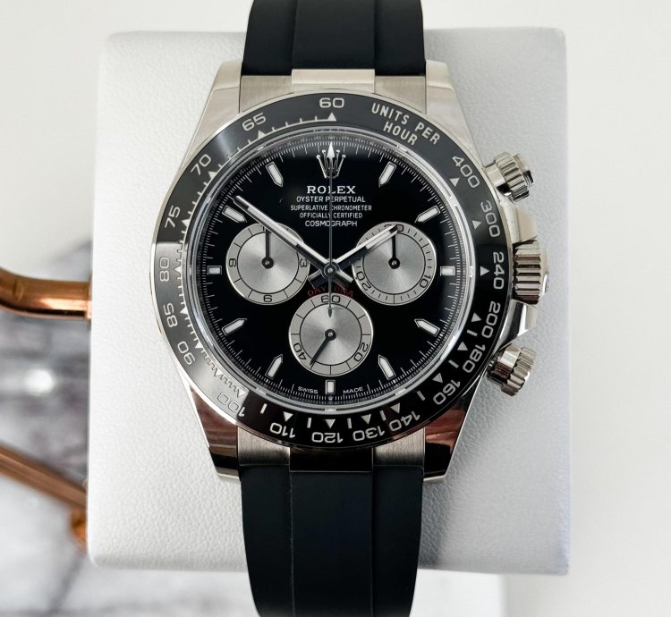 Rolex Daytona 40mm White Gold Black Ceramic Bezel Black Silver Index Dial Oysterflex Bracelet