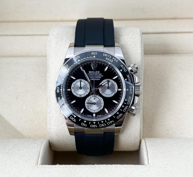 Rolex Daytona 40mm White Gold Black Ceramic Bezel Black Silver Index Dial Oysterflex Bracelet