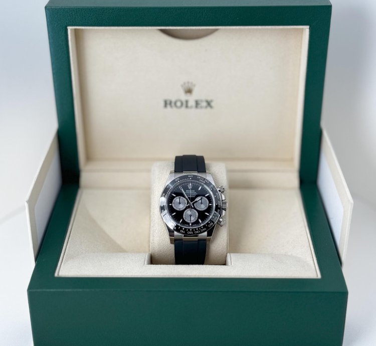 Rolex Daytona 40mm White Gold Black Ceramic Bezel Black Silver Index Dial Oysterflex Bracelet