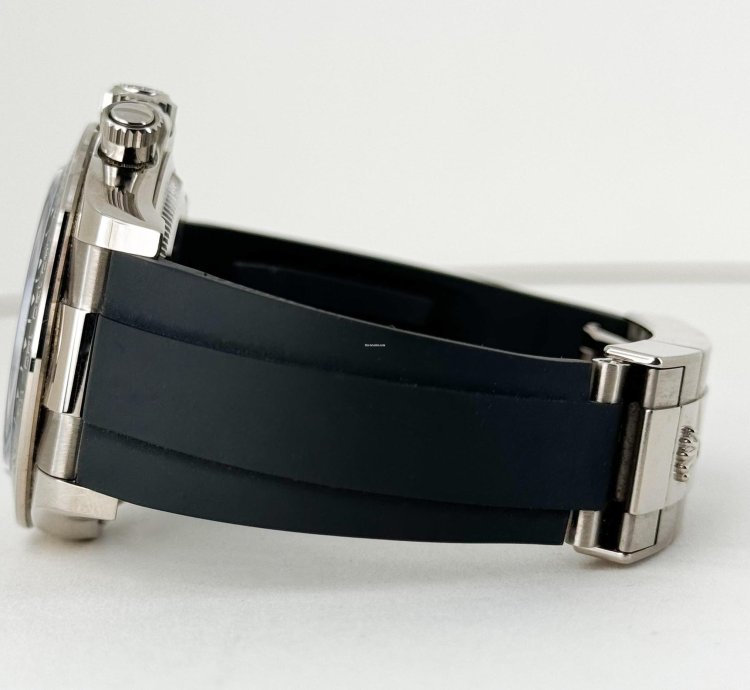 Rolex Daytona 40mm White Gold Black Ceramic Bezel Black Silver Index Dial Oysterflex Bracelet