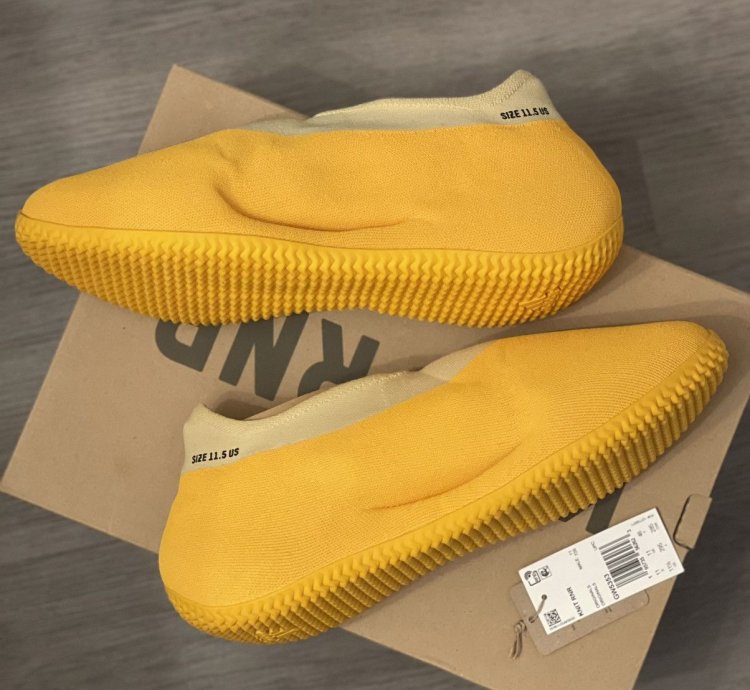 Adidas Yeezy Knit Runner Sulfur Size 11 5m