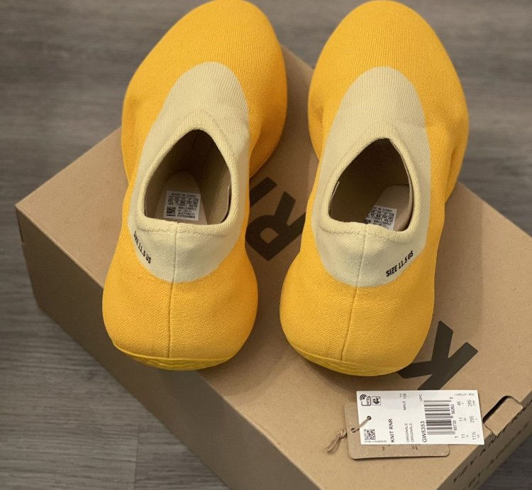 Adidas Yeezy Knit Runner Sulfur Size 11 5m
