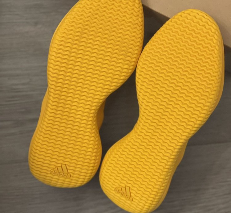 Adidas Yeezy Knit Runner Sulfur Size 11 5m