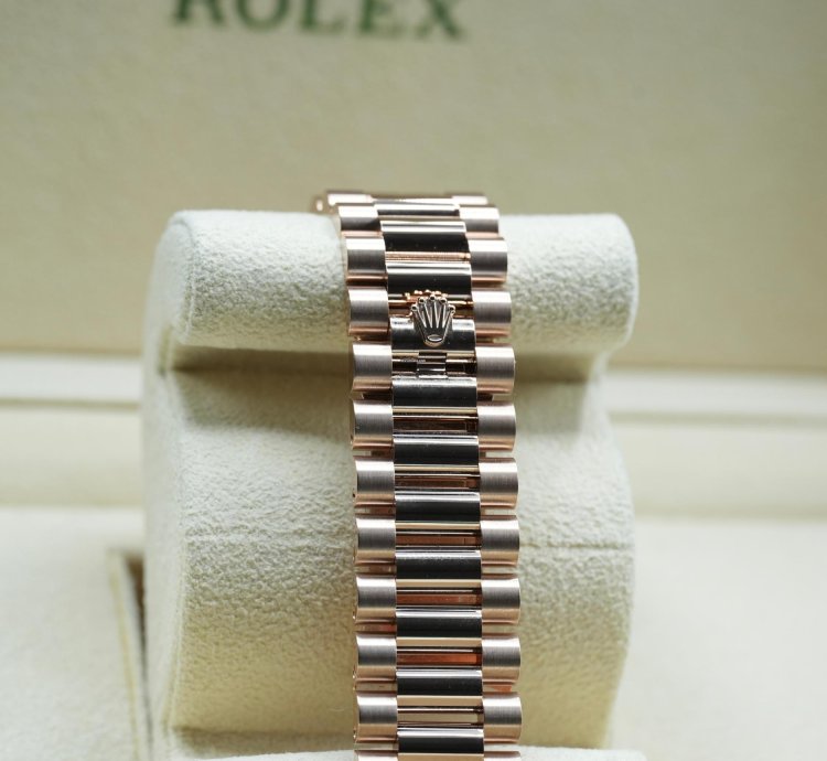Rolex Day-date 40 2024 Rose Gold Day-date 40 Olive Green Dial Unworn Box And Papers 228235