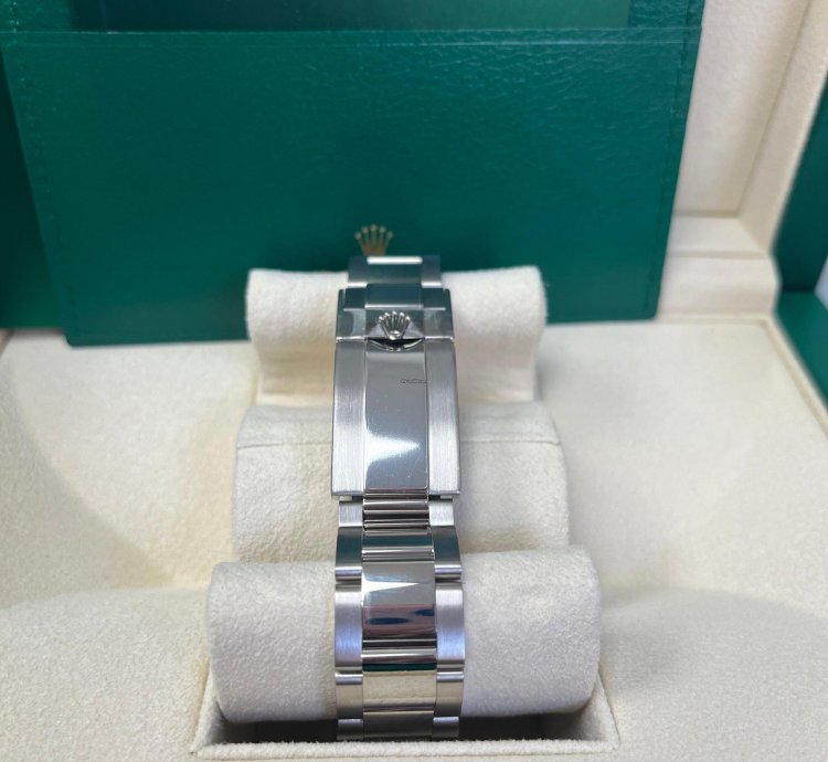 Rolex Daytona 40mm White Gold Cosmograph Blue Index Dial 116509