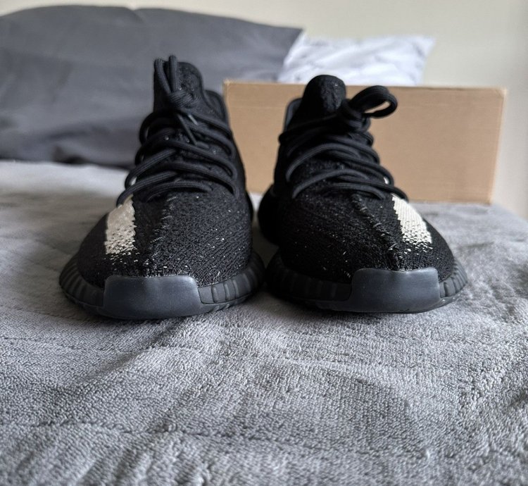 Adidas Yeezy V2 Oreo