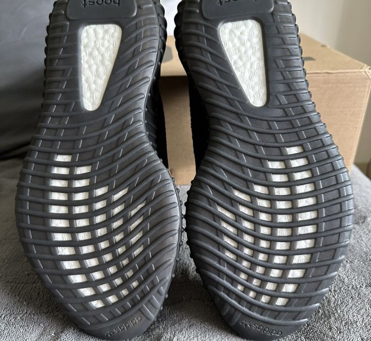 Adidas Yeezy V2 Oreo