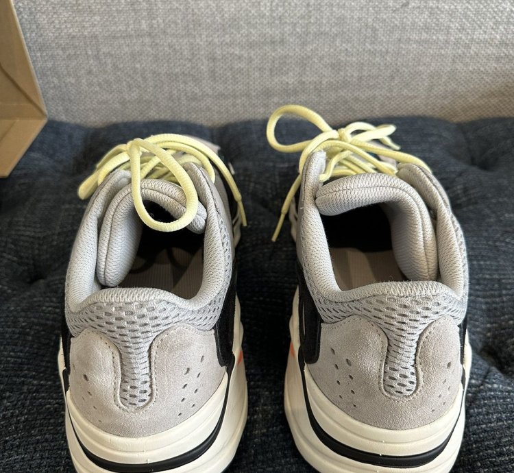 Adidas Yeezy Wave Runner 700 Solid Grey