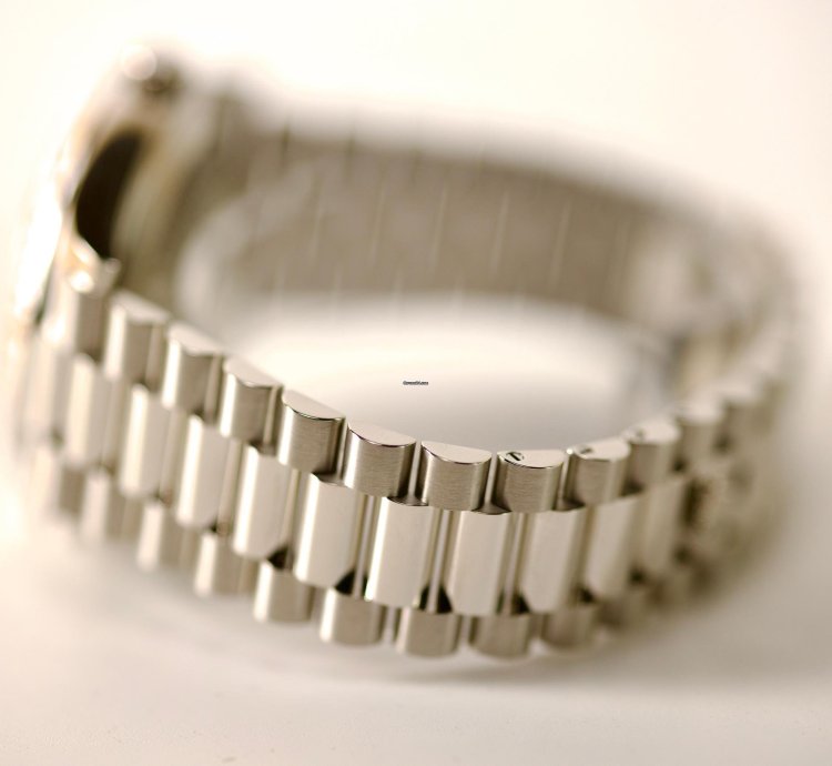 Rolex Day-date 40 2025 Day Date 40 Platinum Olive Dial 228236