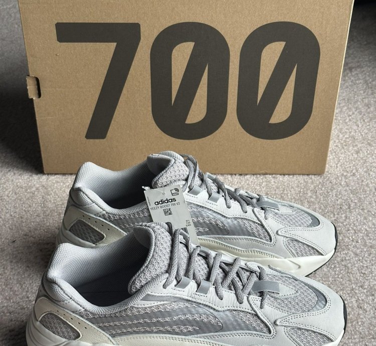 Brand New Adidas Yeezy Boost 700 V2 - Static 2018 Version