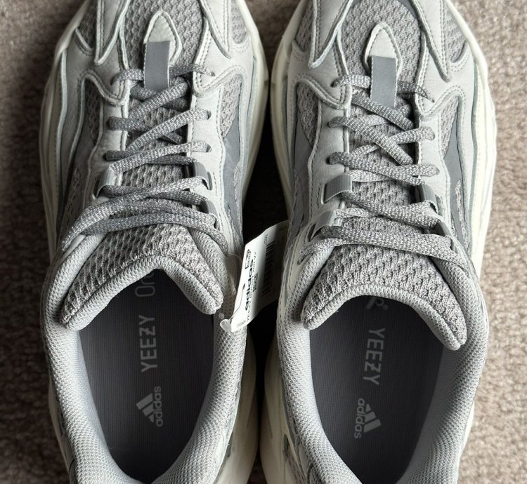 Brand New Adidas Yeezy Boost 700 V2 - Static 2018 Version