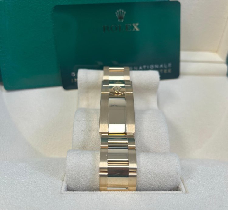 Rolex Daytona 40mm Yellow Gold Cosmograph Green Index Dial 116508
